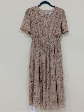 Hayden Floral Pleated Maxi Dress Size Medium